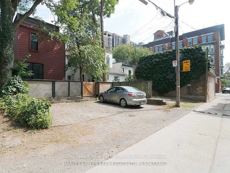 390 Huron St — Photo 17