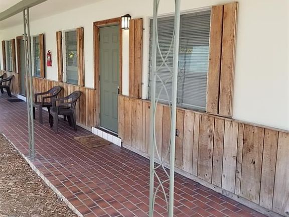 2nd image of 1578 NE 33rd St