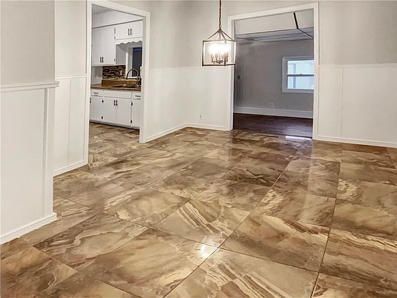 4th image of 625 N 80th Pl