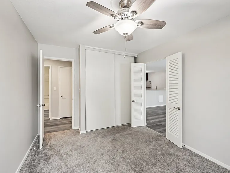 Lexington Hills Apartments — Photo 35