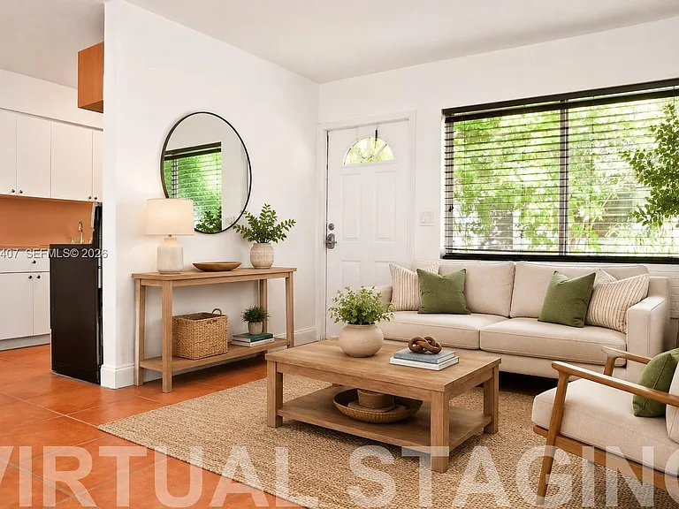 304 SE 9th Ct #6 — Photo 2