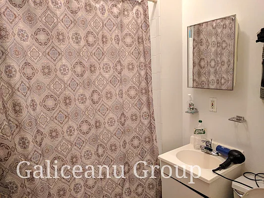 Rented by Lexington Real Estate Group | media 29