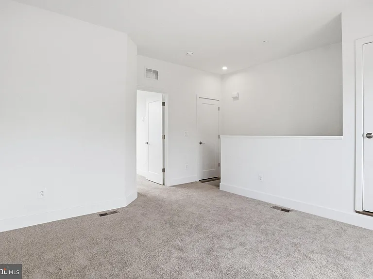 2103 Tysons Rd — Photo 27