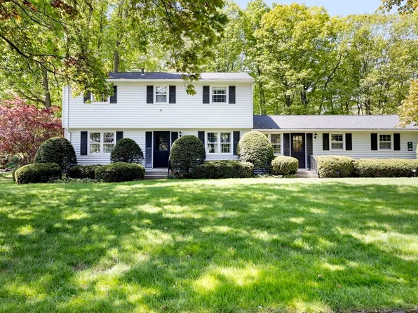 55 Longfellow Rd, Holyoke, MA 01040