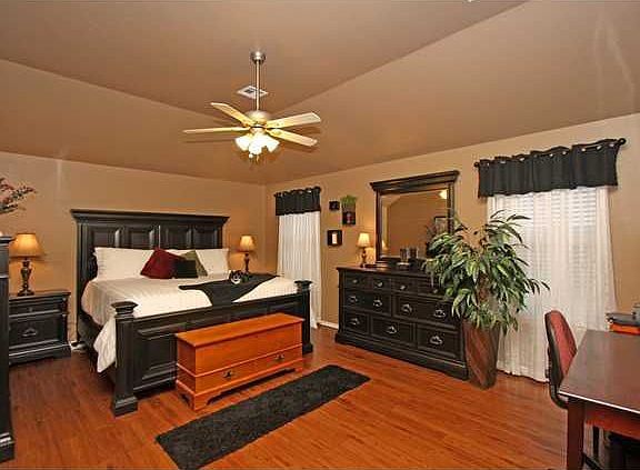 4th image of 807 E Elder Ln