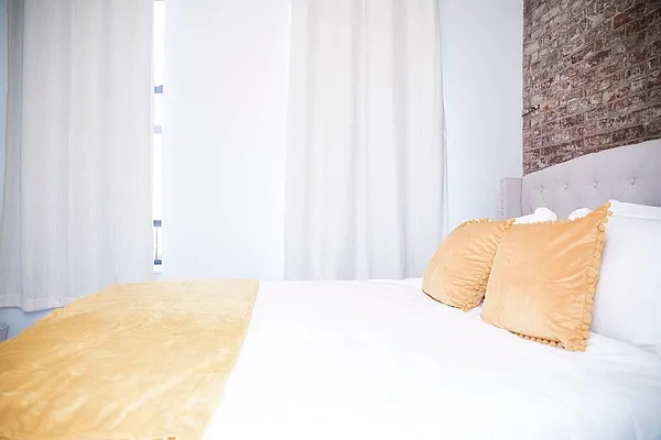 Rented by Charney Real Estate LLC | media 20