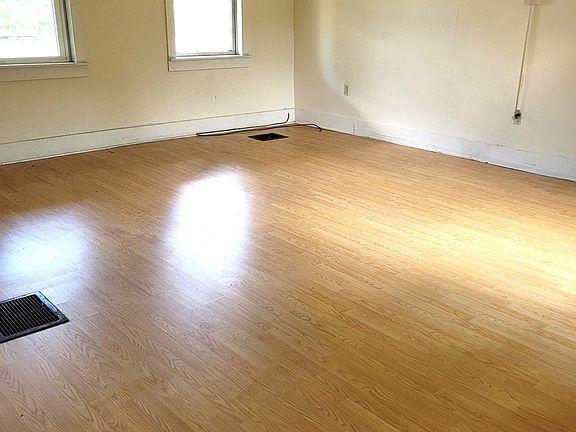 2nd image of 1005 W Water St