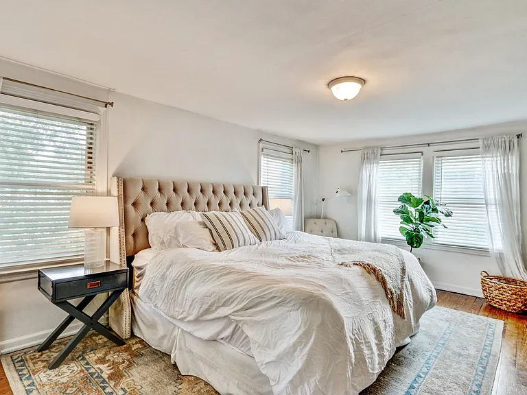 1914 W 50th Ter — Photo 9