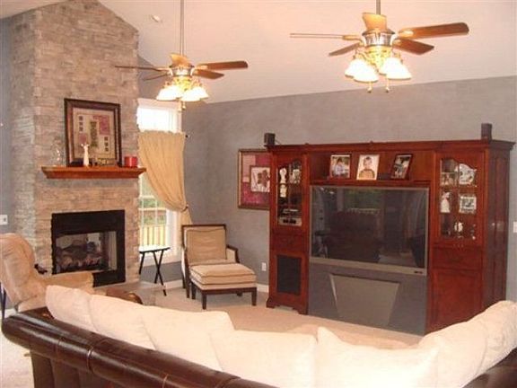 2nd image of 685 Green Creek Dr
