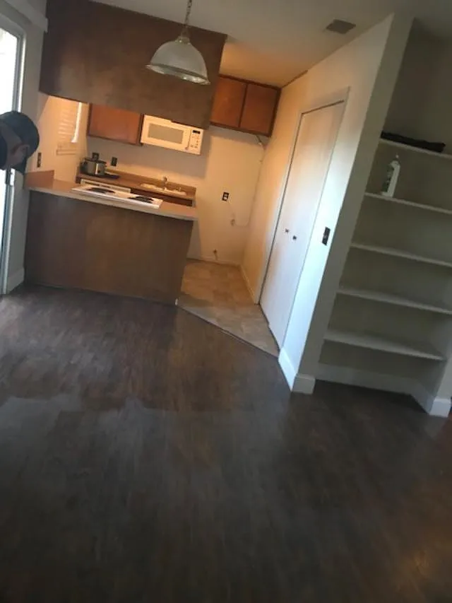 9101 Newhall Dr APT 3 photo 1