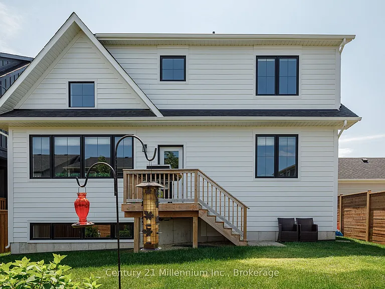 160 Sycamore St — Photo 41