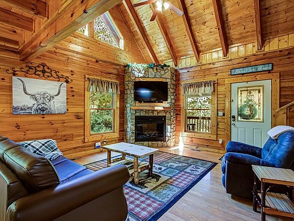 2nd image of 561 Blackberry Ridge Way