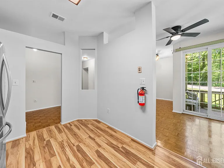 6111 Cedar Ct — Photo 8