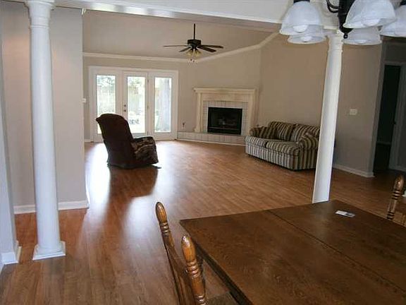 4th image of 676 Thousand Oaks Dr