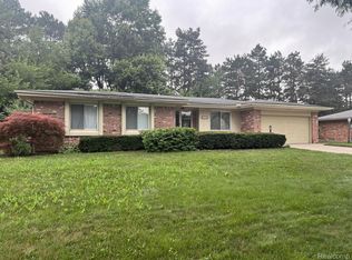 5335 Berwyck Dr, Troy, MI