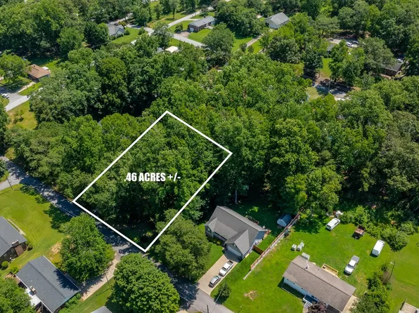 206 Kendrick St, Greer, SC 29651