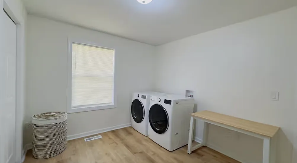 9 bed, 3800 sqft, $6,800 — Photo 2