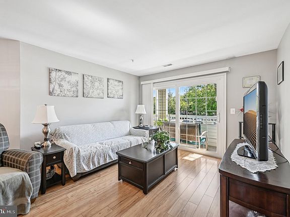5th image of 1402 Bonnett Pl #131