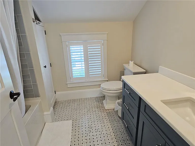 209 Coggeshall Ave — Photo 38