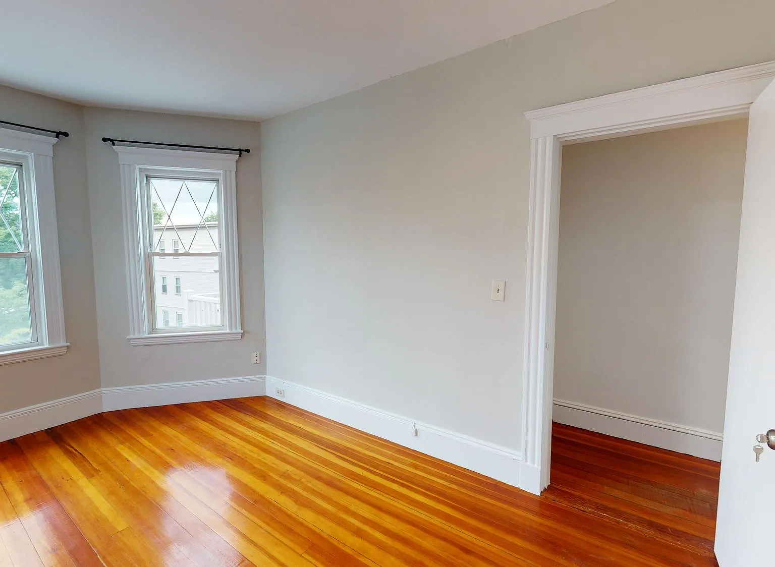 4 bed, $3,400 — Photo 2