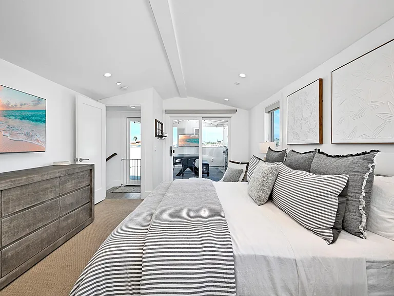 3940 Seashore Dr — Photo 35