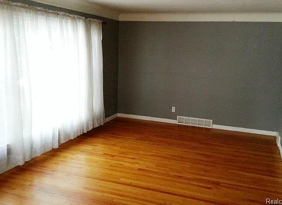 2nd image of 4499 Parker St