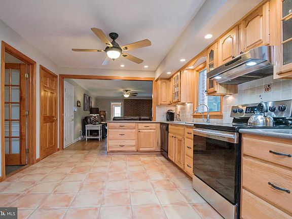 5th image of 306 Caravel Dr