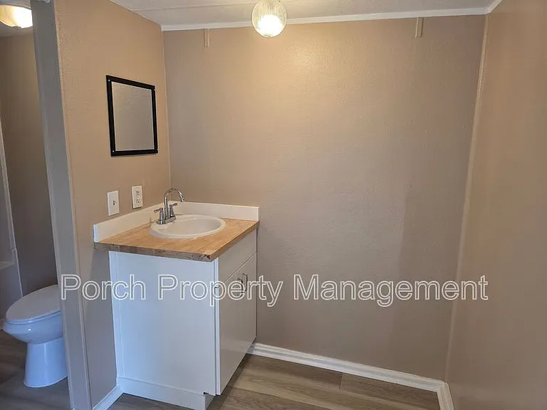 1207 Mills Ave — Photo 18