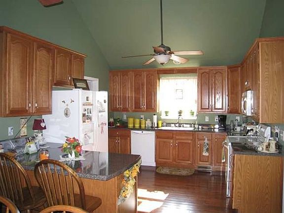 2nd image of 177 Heather Oaks Trl SE