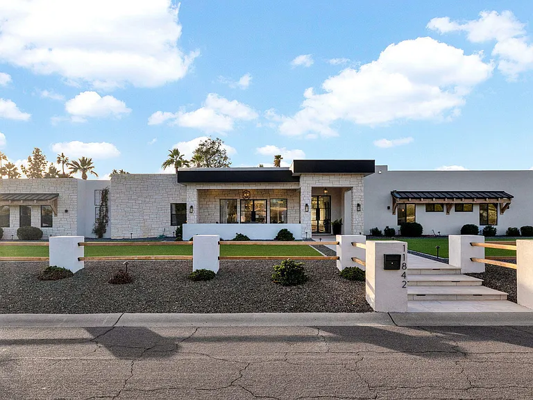 11842 N Miller Rd — Photo 9