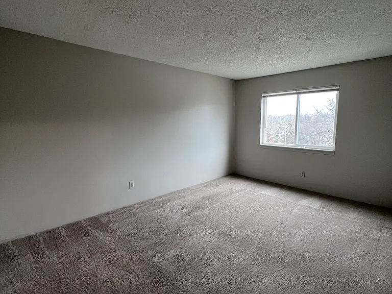 Bell Hollow Apartments — Photo 52