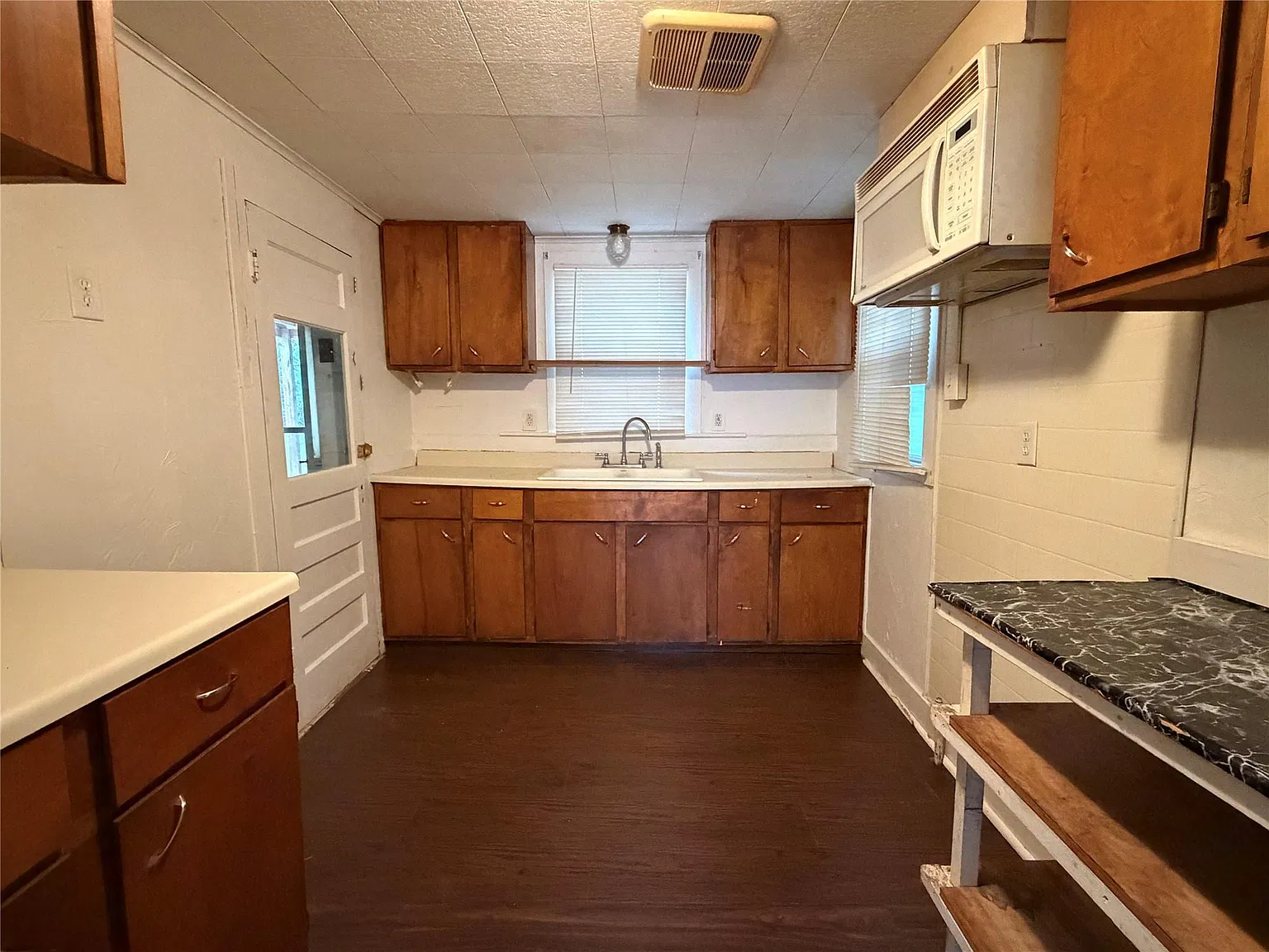 2 bed, 1141 sqft, $1,200 — Photo 2