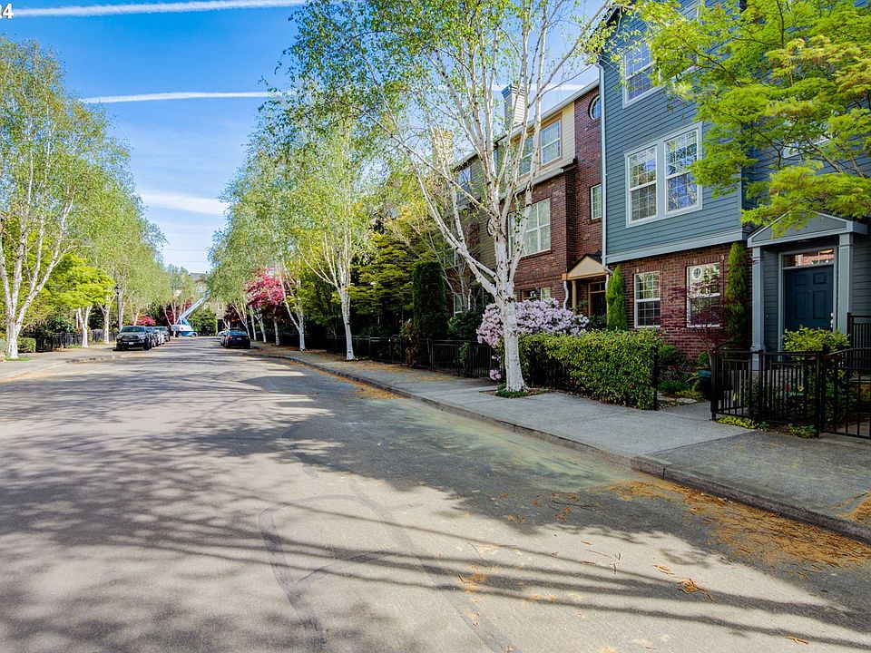 1st image of 828 NE Caden Ave