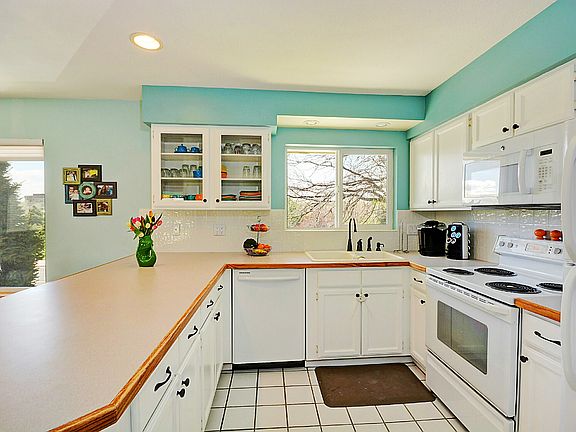 5th image of 4060 S Tamarac Dr