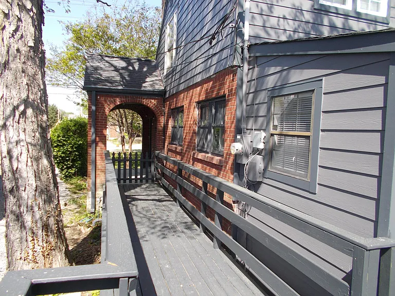 1812 Martin St — Photo 5