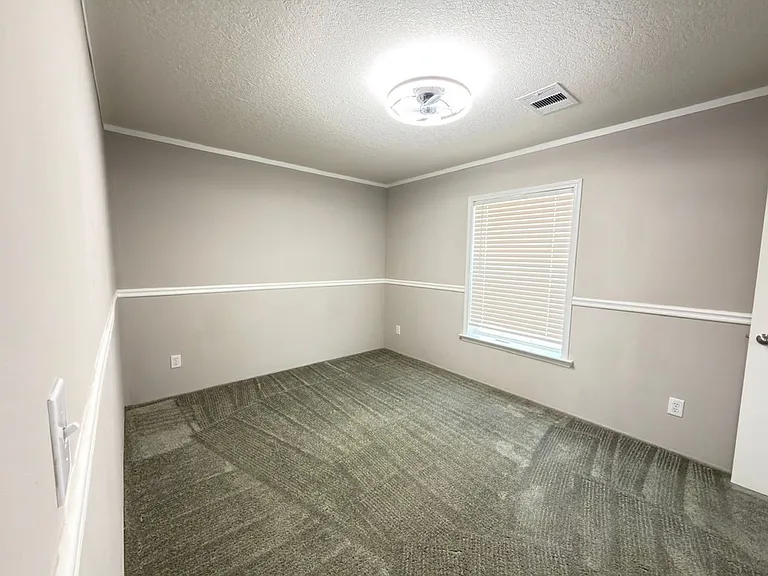 55 Oak Ave — Photo 46