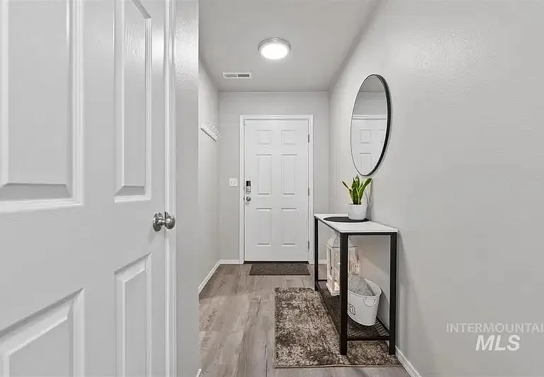 875 SW Crested St — Photo 11