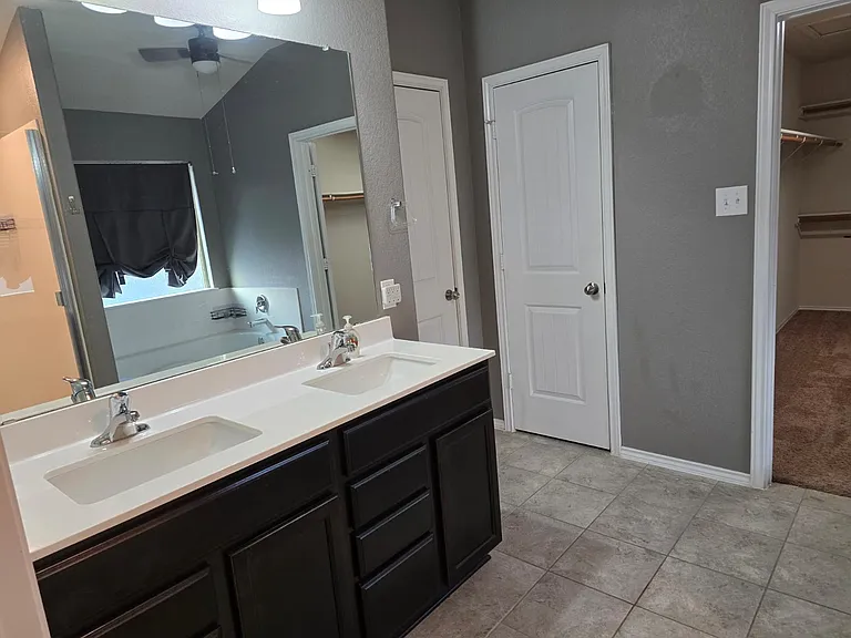 5561 Othello Dr — Photo 37