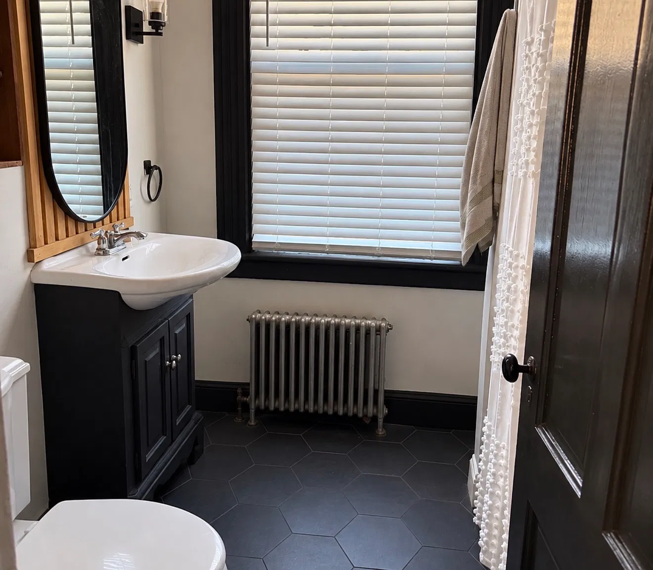 4 bed, 1.5 bath, 1900 sqft, $3,400 — Photo 4