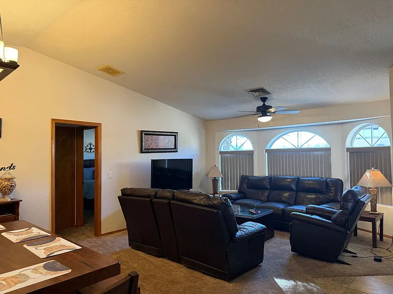 81 Acoma Blvd S — Photo 6