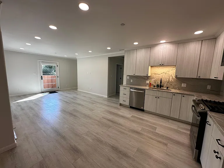 607 Wellington Dr #B — Photo 5