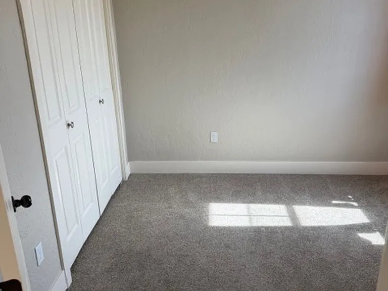 91 S Blackhawk Ln — Photo 2