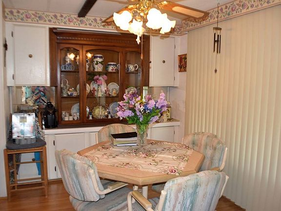 5th image of 160 Juniper Dr W