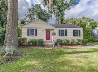 910 Laudonniere St, Beaufort, SC 29902