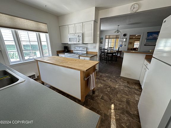 3rd image of 605 S Nordic Dr