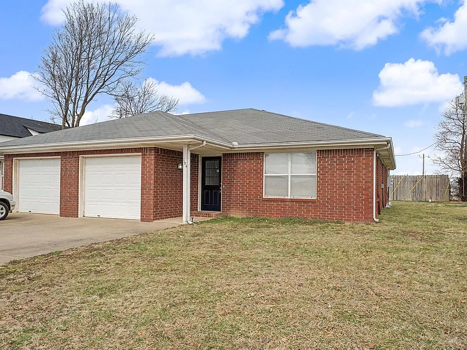 194 Hall Dr