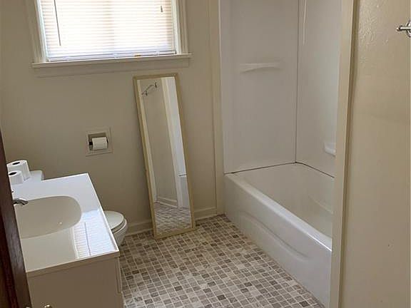 3rd image of 2060 W 291st St