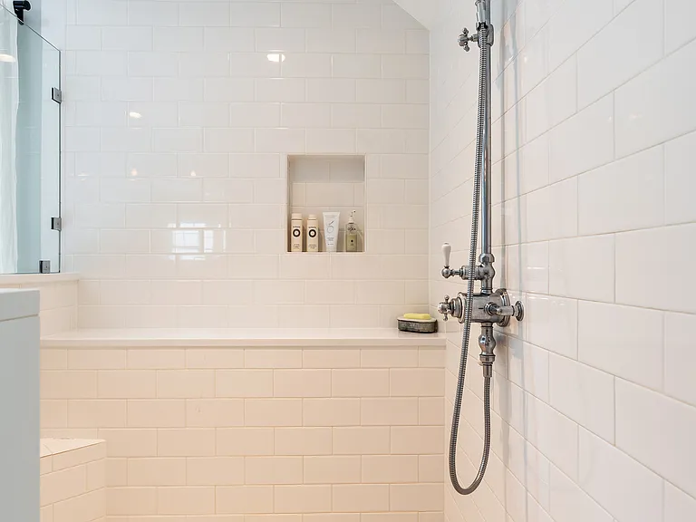 7514 E Green Lake Dr N — Photo 39