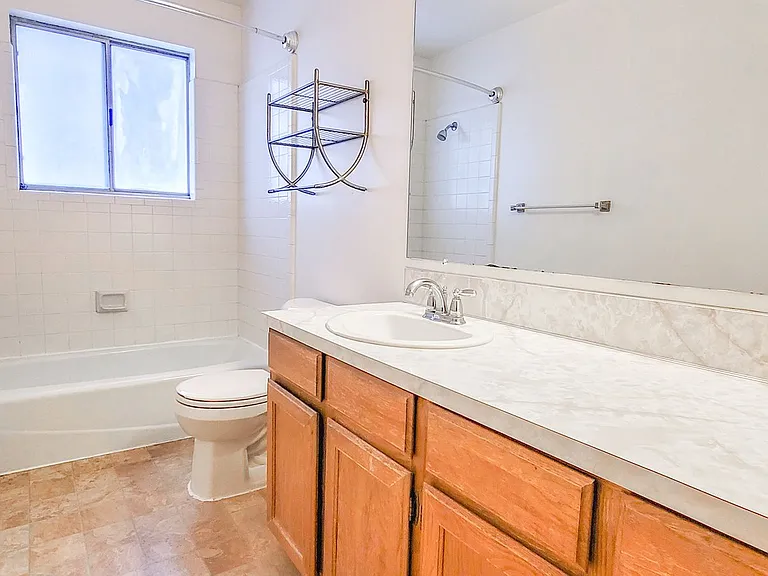392 W 400 N — Photo 10