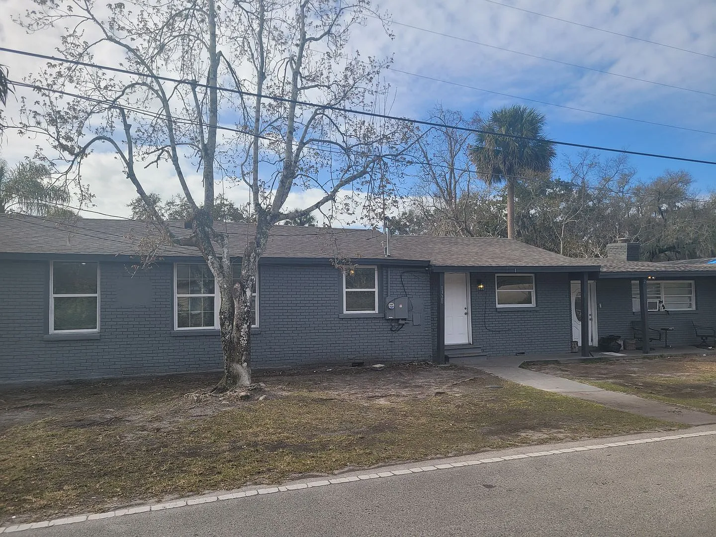 1320 Oleander Ave — Photo 2